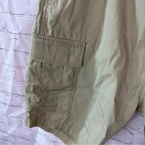 NWT levi's carrier cargo shorts sz 40 - Picture 9 of 9